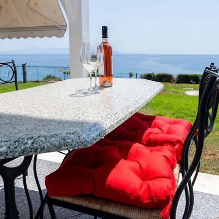 Mae Vila Elaiokhorion