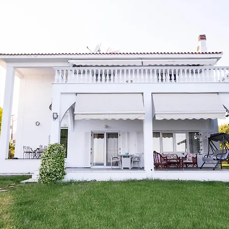 Mae Vila Elaiokhorion