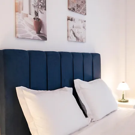 Mae Vila Elaiokhorion