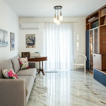 Mae Villa *