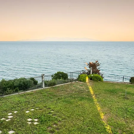 Mae Vila Elaiokhorion