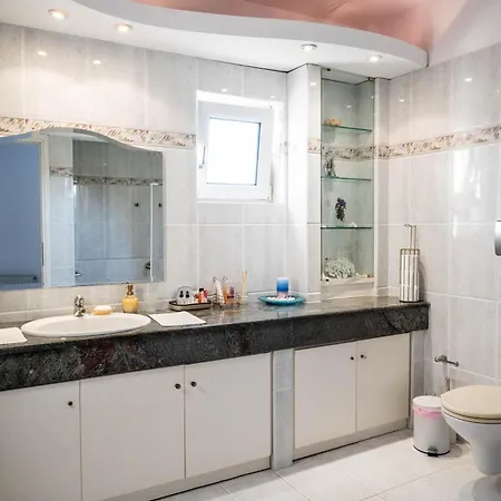 Vila Mae Elaiokhorion